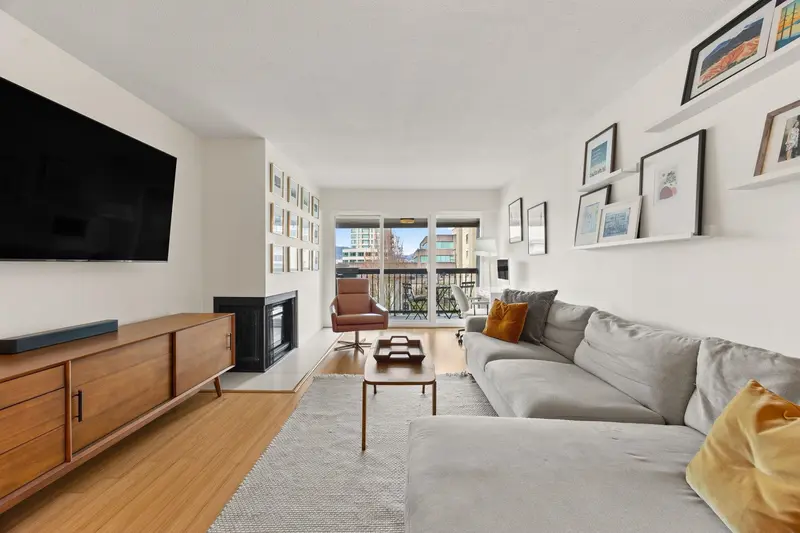 301 1352 W 10TH AVENUE - photo 2 of 14