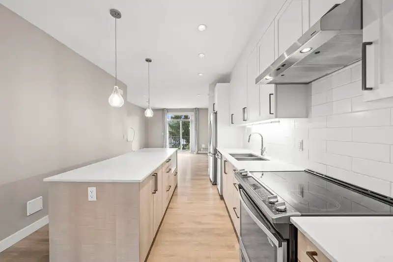 36 1708 KING GEORGE BOULEVARD - photo 4 of 40