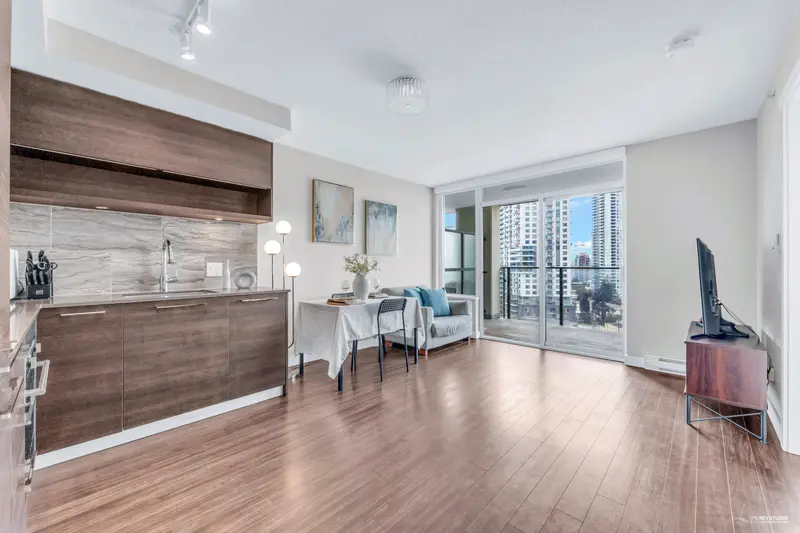 1501 570 EMERSON STREET - photo 2 of 25