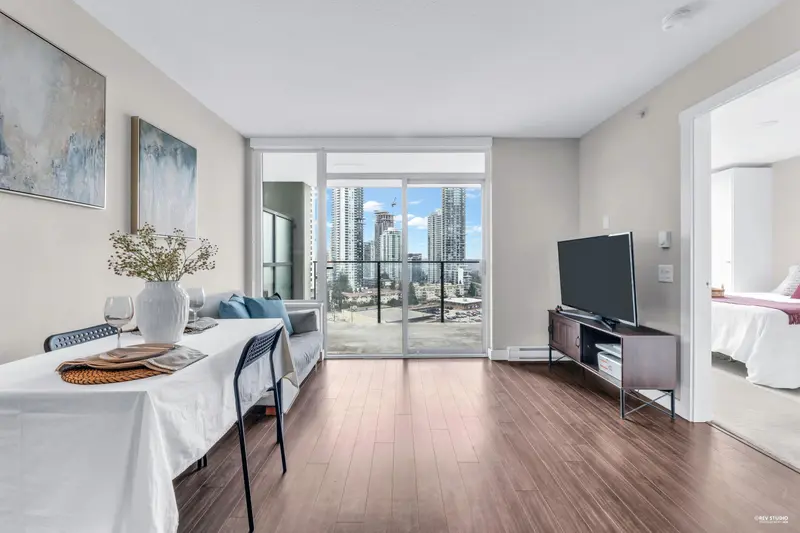 1501 570 EMERSON STREET - photo 4 of 25