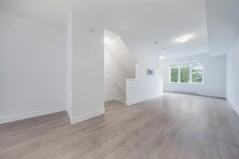 26 2070 OAK MEADOWS DRIVE - photo 3 of 26