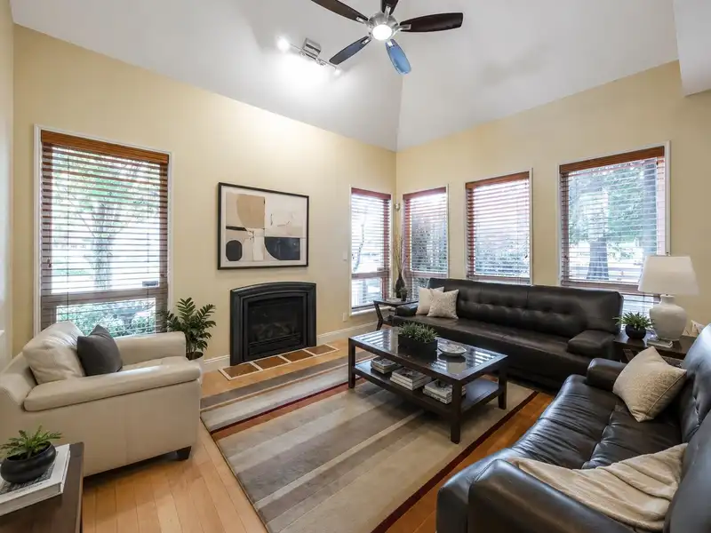 8 15055 20 AVENUE - photo 1 of 18