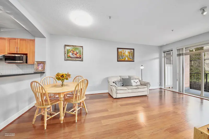 212 2250 WESBROOK MALL - photo 3 of 20