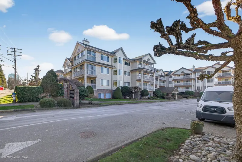 312 2491 GLADWIN ROAD - photo 2 of 25