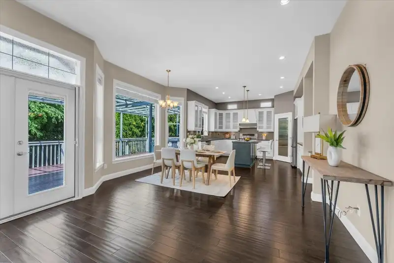16261 25 AVENUE - photo 3 of 30