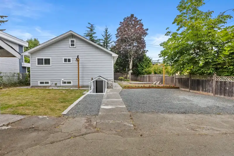 1593 STEVENS STREET - photo 4 of 37