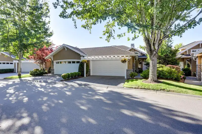 33 18088 8 AVENUE - photo 4 of 31