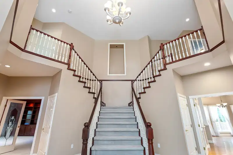 16785 27 AVENUE - photo 4 of 40
