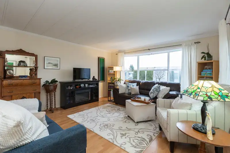 50 15875 20 AVENUE - photo 3 of 25