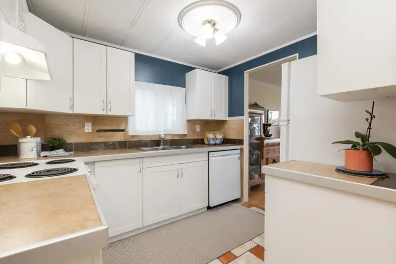 50 15875 20 AVENUE - photo 4 of 25