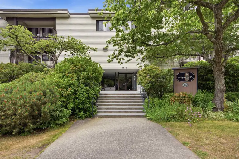 206 1555 FIR STREET - photo 1 of 25