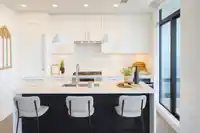 1902 1588 JOHNSTON ROAD - thumbnail 2