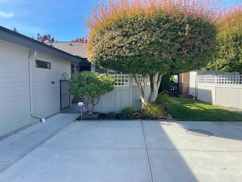 2 14217 18A AVENUE - photo 3 of 15