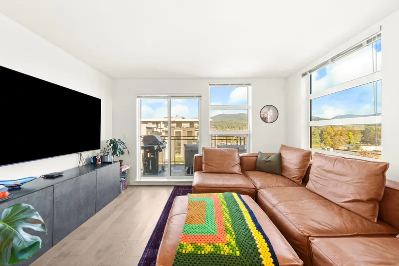 501 95 MOODY STREET - photo 2 of 25