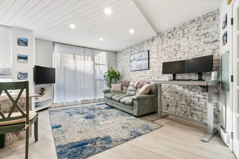 202 1199 SEYMOUR STREET - photo 4 of 25