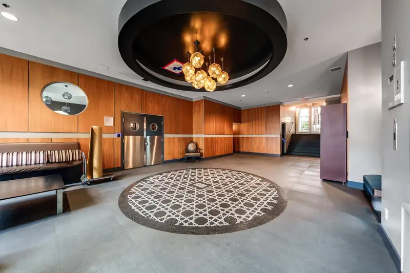 305 989 BEATTY STREET - photo 2 of 25