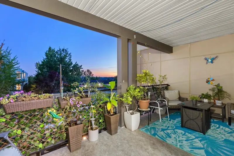 306 22577 ROYAL CRESCENT - photo 1 of 25