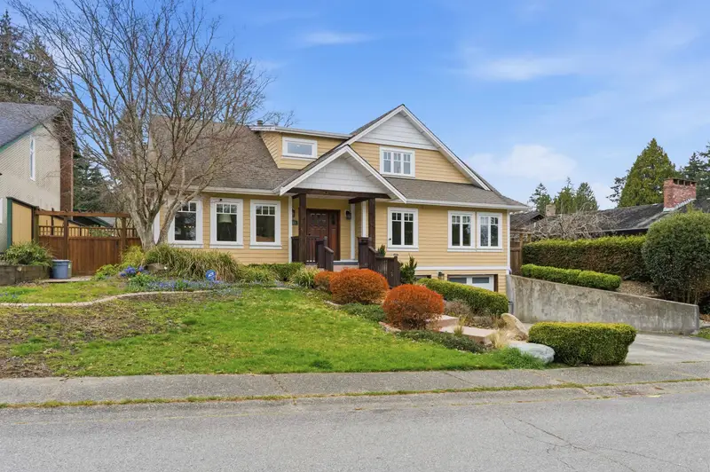 543 CONNAUGHT DRIVE - photo 3 of 25