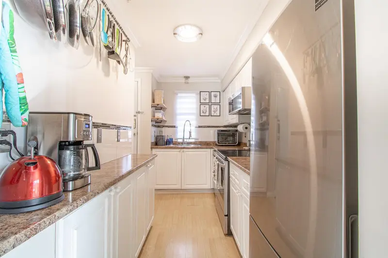 107 1570 PRAIRIE AVENUE - photo 4 of 25