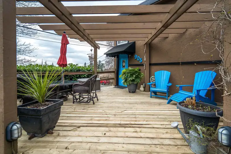 905 HABGOOD STREET - photo 4 of 39