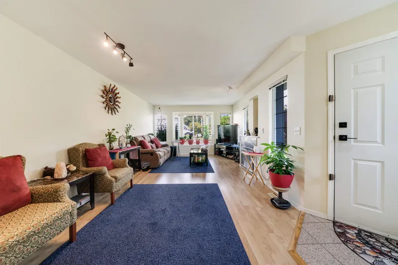 215 W 18TH STREET - photo 3 of 20