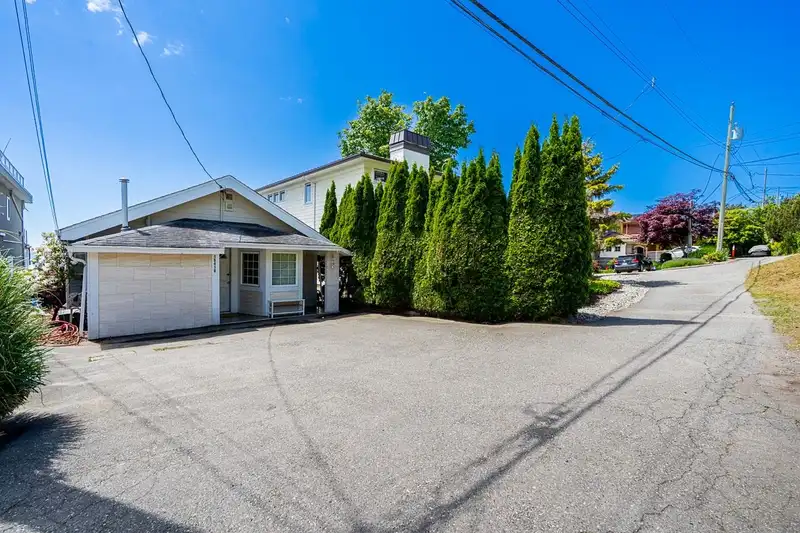 15410 VICTORIA AVENUE - photo 4 of 29