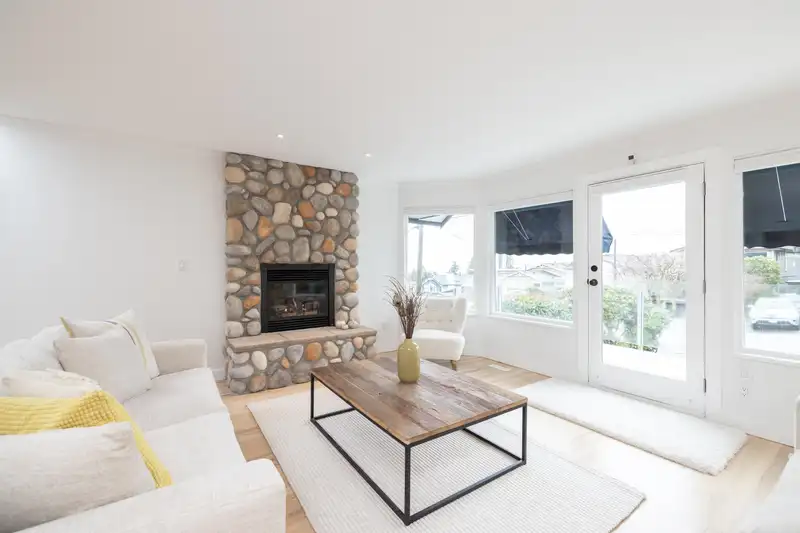 976 HABGOOD STREET - photo 3 of 40
