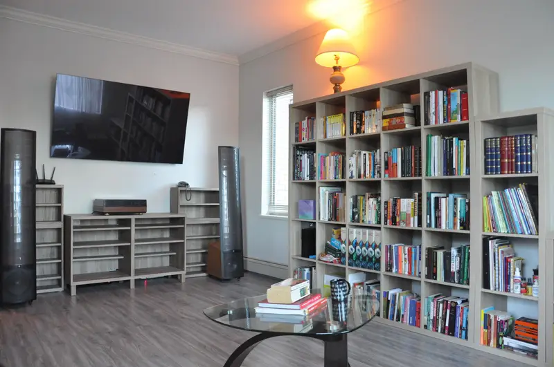 209 6688 BURLINGTON AVENUE - photo 3 of 18