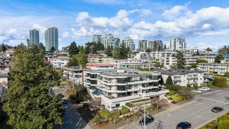 302 1250 MARTIN STREET - photo 2 of 25