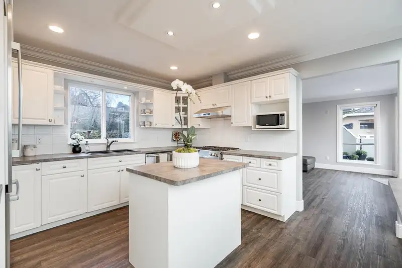 912 HABGOOD STREET - photo 2 of 19