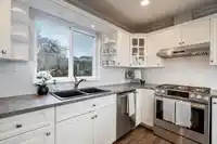 912 HABGOOD STREET - thumbnail 3