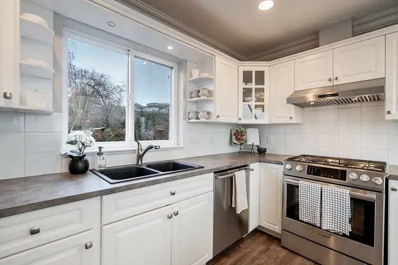 912 HABGOOD STREET - photo 3 of 19