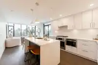 304 1588 JOHNSTON ROAD - thumbnail 3
