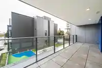 304 1588 JOHNSTON ROAD - thumbnail 10