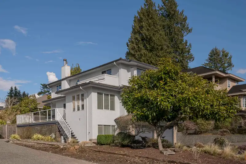 12597 17A AVENUE - photo 3 of 40