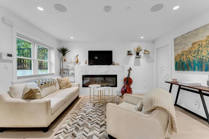 1020 ODLUM DRIVE - photo 1 of 25