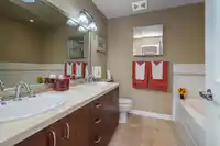 402 1550 MARTIN STREET - thumbnail 27