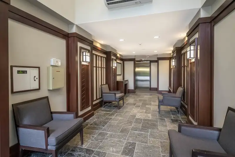402 1550 MARTIN STREET - photo 4 of 40