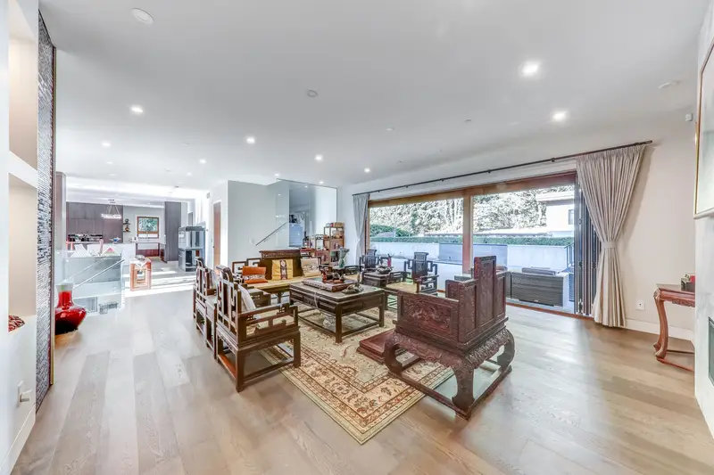 1497 QUEENS AVENUE - photo 4 of 25