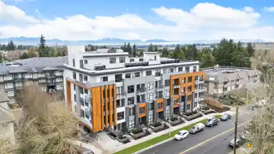 211 15353 17 AVENUE