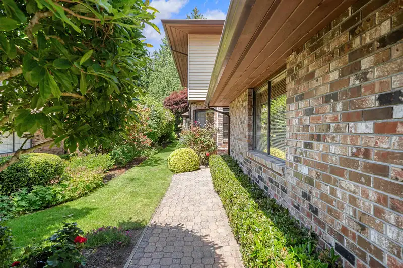 36 1725 SOUTHMERE CRESCENT - photo 3 of 40