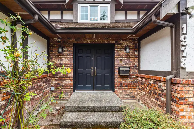 1978 134A STREET - photo 4 of 38