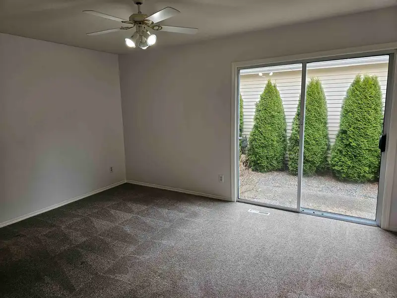 35 1400 164 STREET - photo 2 of 20