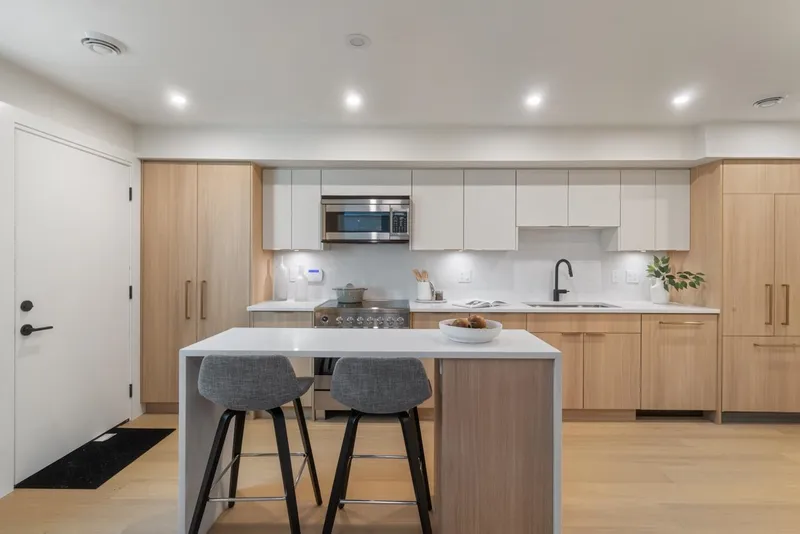 1 1937 TEMPLETON DRIVE - photo 1 of 20