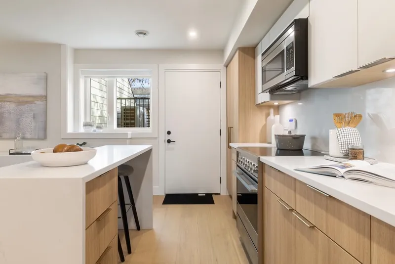 1 1937 TEMPLETON DRIVE - photo 2 of 20