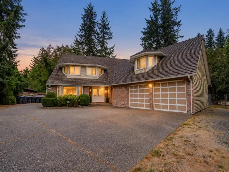 14052 27A AVENUE - photo 1 of 2