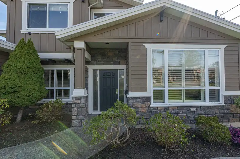 1368 KENT STREET - photo 2 of 37
