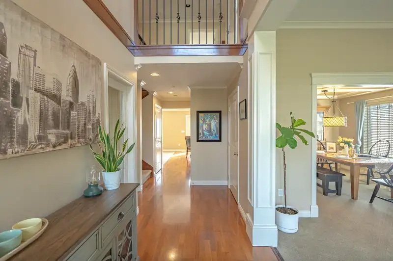 1368 KENT STREET - photo 4 of 37