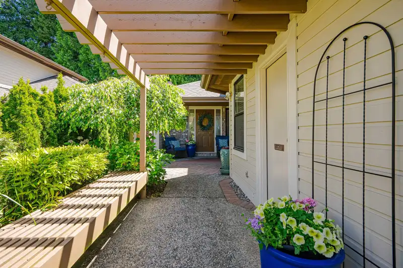 2 1830 SOUTHMERE CRESCENT - photo 3 of 33