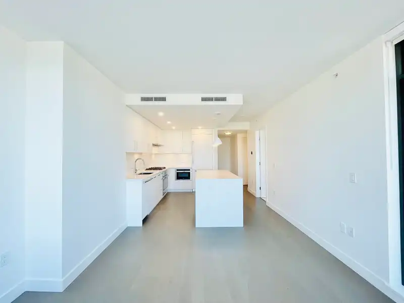 303 1588 JOHNSTON ROAD - photo 3 of 40